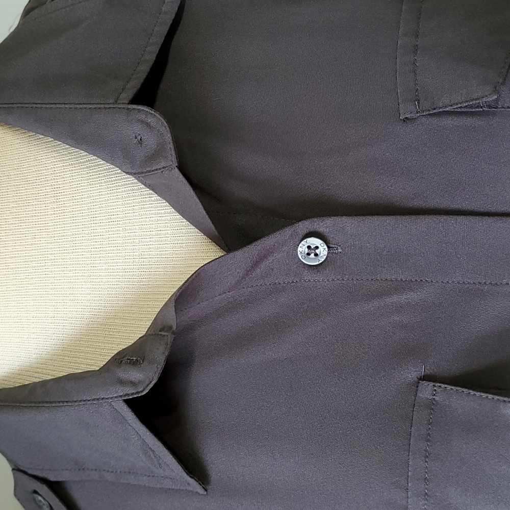 DKNY LONG SLEEVES BLOUSE, with tabs, front pockets.‎ Size large, gray. - Picture 2 of 9